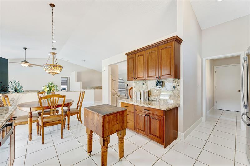 Image 20 of 39 For 9955 52nd St