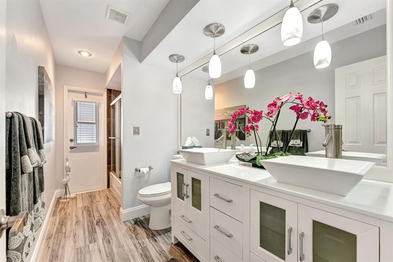 Image 21 of 39 For 9955 52nd St