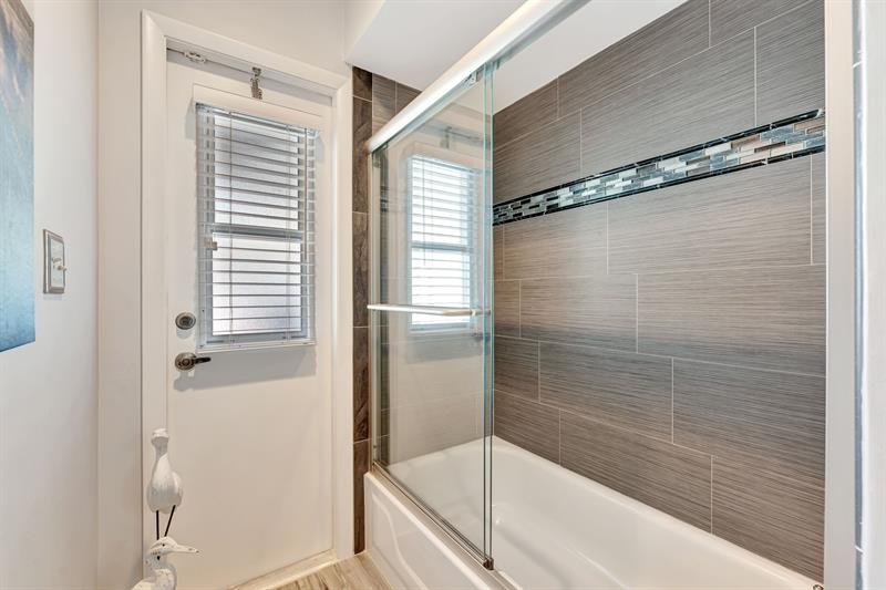 Image 22 of 39 For 9955 52nd St