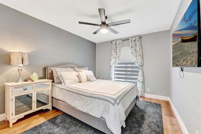 Image 24 of 39 For 9955 52nd St