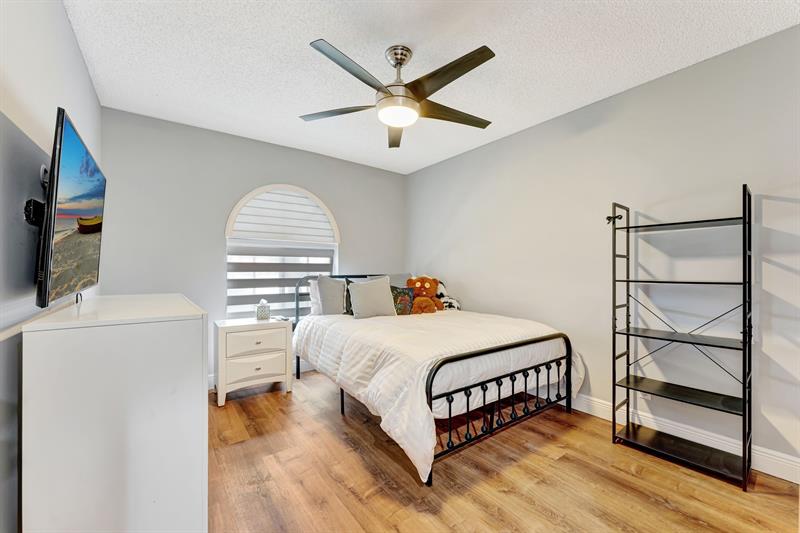 Image 26 of 39 For 9955 52nd St