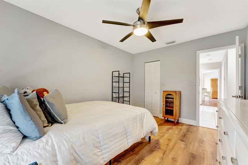Image 27 of 39 For 9955 52nd St