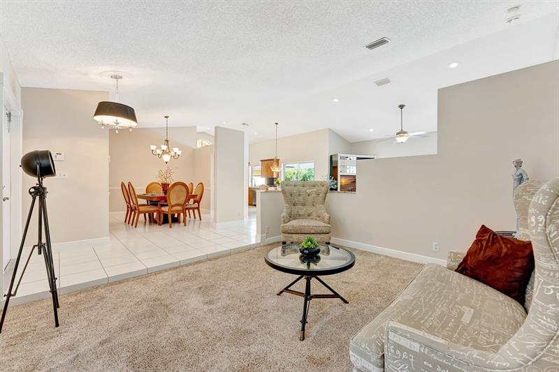 Image 5 of 39 For 9955 52nd St
