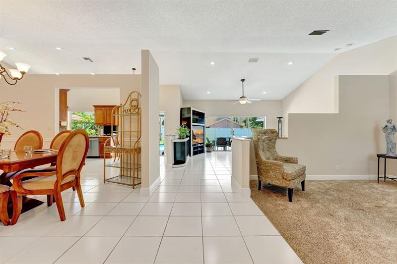 Image 7 of 39 For 9955 52nd St