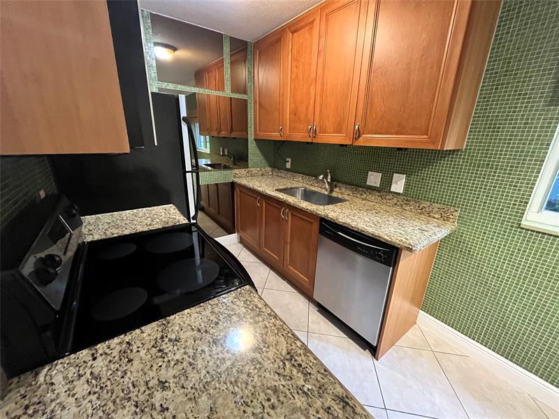 Image 7 of 71 For 1460 18th St  104