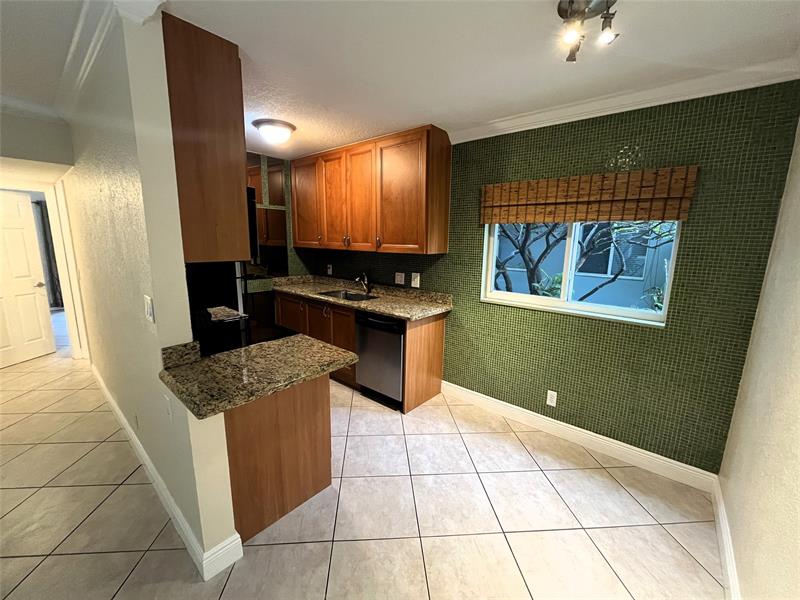Image 9 of 71 For 1460 18th St  104