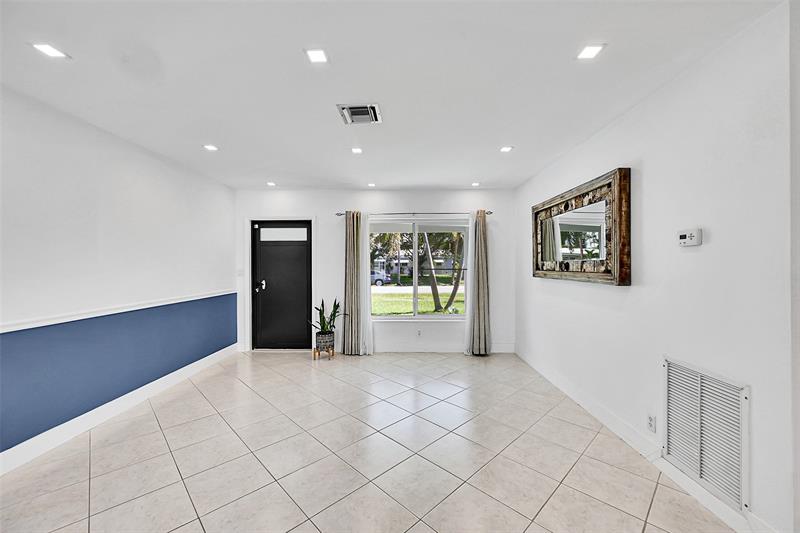 Image 12 of 39 For 232 9th Ct  