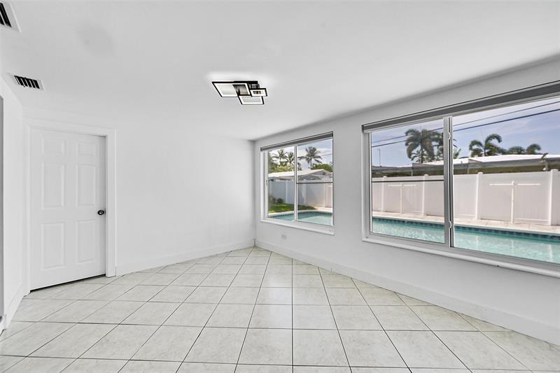 Image 14 of 39 For 232 9th Ct  