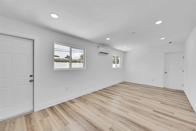 Image 16 of 39 For 232 9th Ct  
