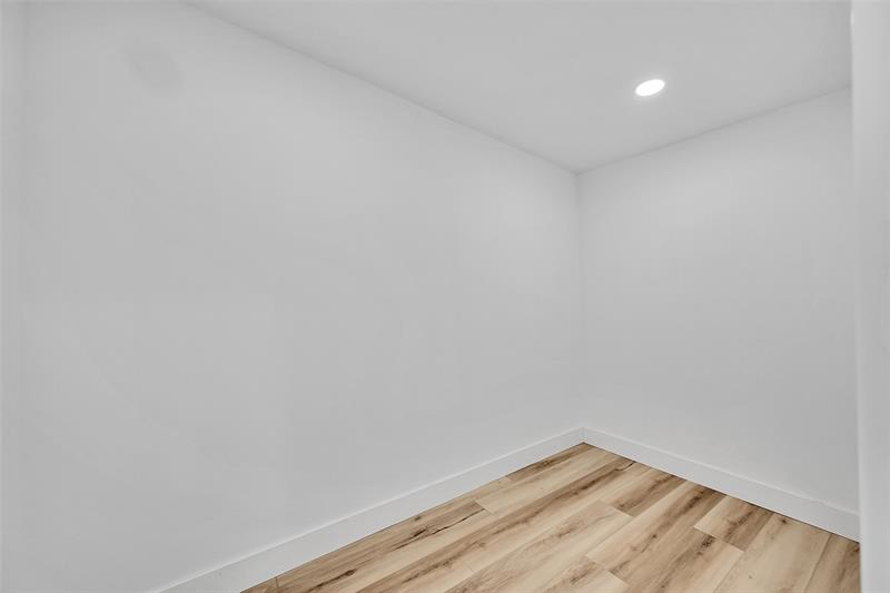 Image 19 of 39 For 232 9th Ct  