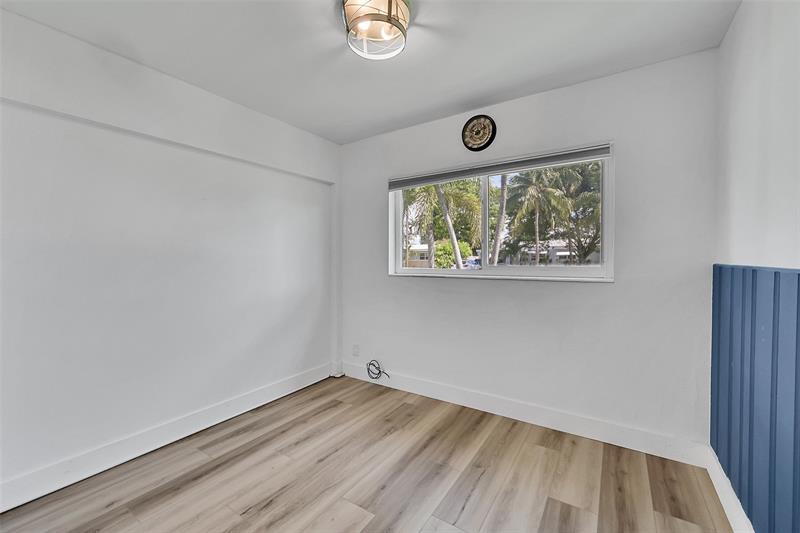 Image 20 of 39 For 232 9th Ct  