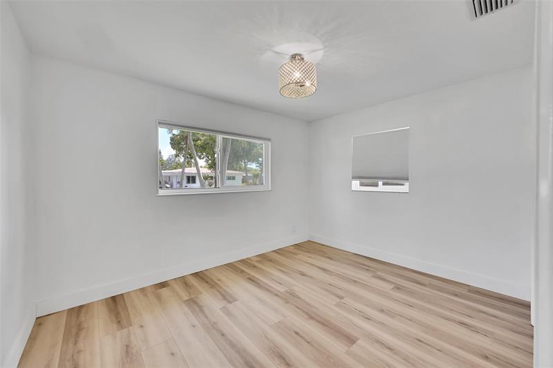 Image 22 of 39 For 232 9th Ct  