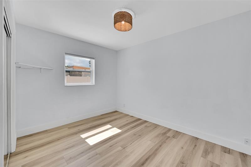Image 24 of 39 For 232 9th Ct  