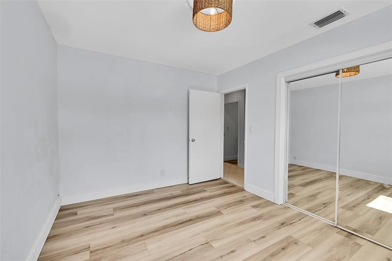 Image 26 of 39 For 232 9th Ct  