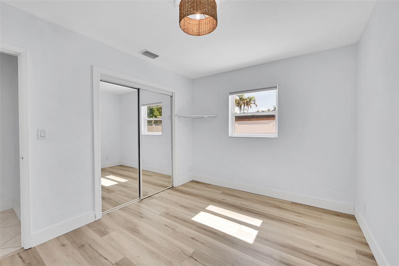 Image 27 of 39 For 232 9th Ct  