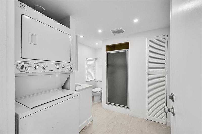 Image 29 of 39 For 232 9th Ct  