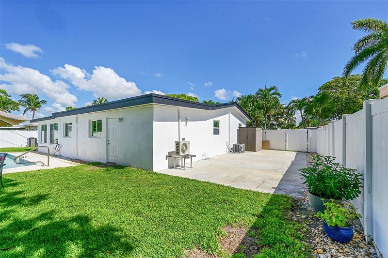 Image 33 of 39 For 232 9th Ct  