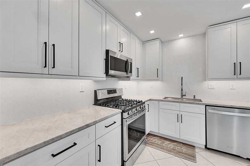 Image 4 of 39 For 232 9th Ct  