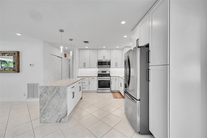 Image 6 of 39 For 232 9th Ct  