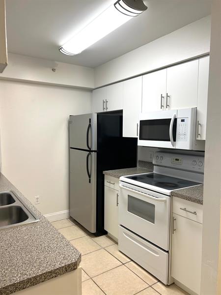 Details for 450 Park Rd  104, Hollywood, FL 33021