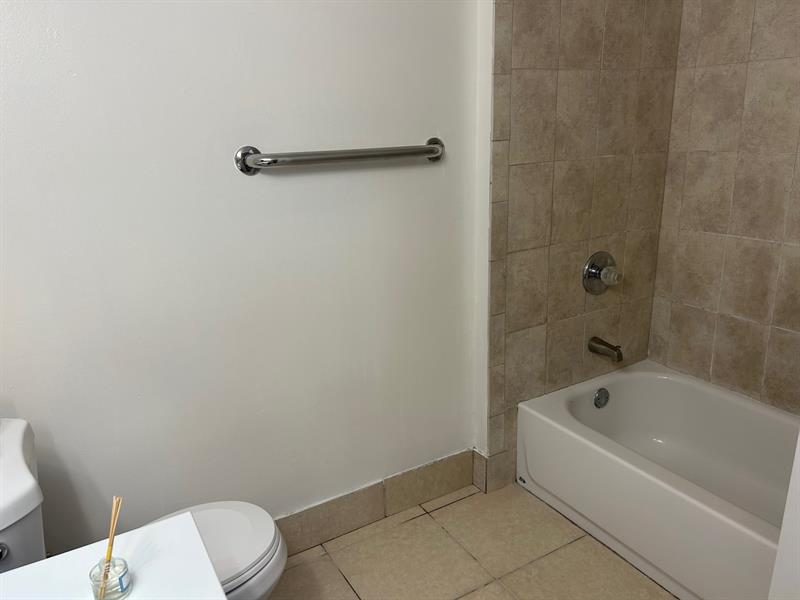 Image 7 of 14 For 450 Park Rd  104