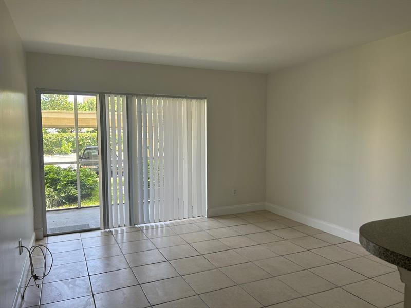 Image 8 of 14 For 450 Park Rd  104