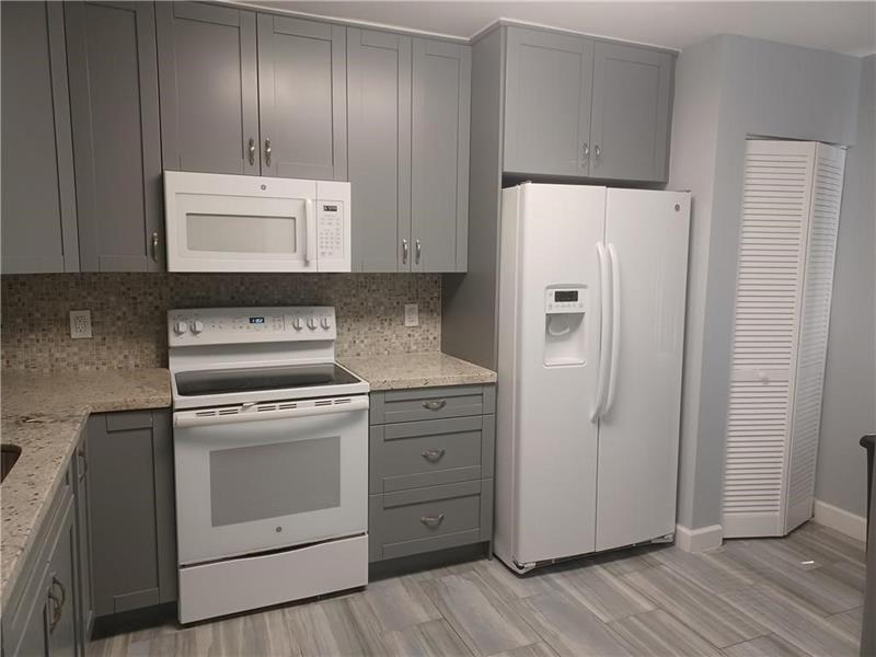 Image 5 of 20 For 8021 Southgate Blvd  G4