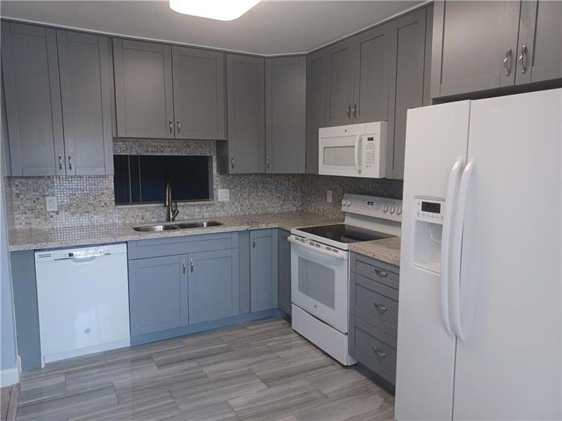 Image 6 of 20 For 8021 Southgate Blvd  G4