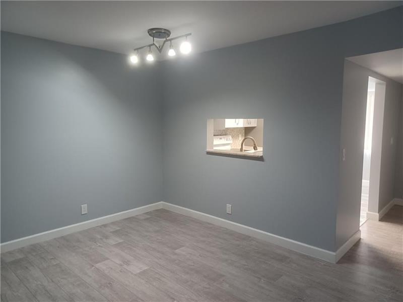 Image 8 of 20 For 8021 Southgate Blvd  G4