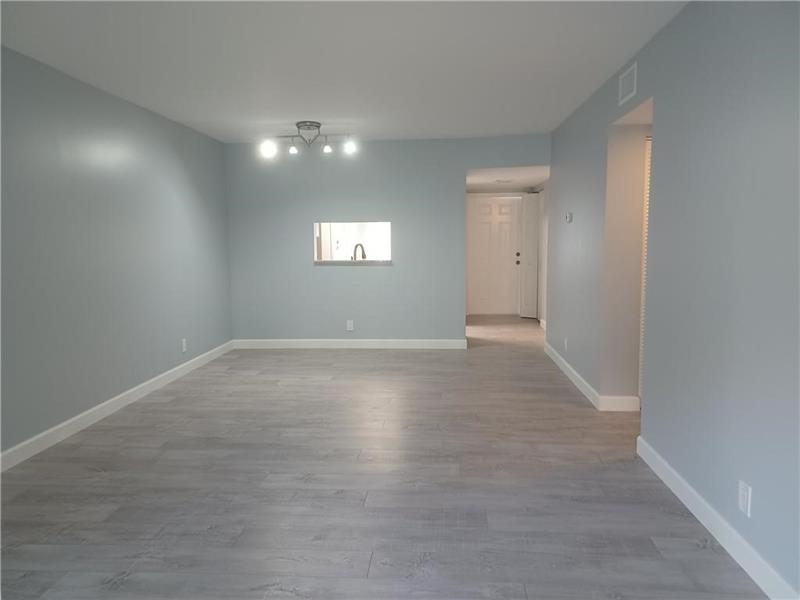 Image 9 of 20 For 8021 Southgate Blvd  G4