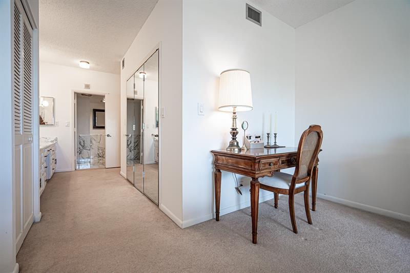 Image 13 of 35 For 5000 Ocean Blvd  1609