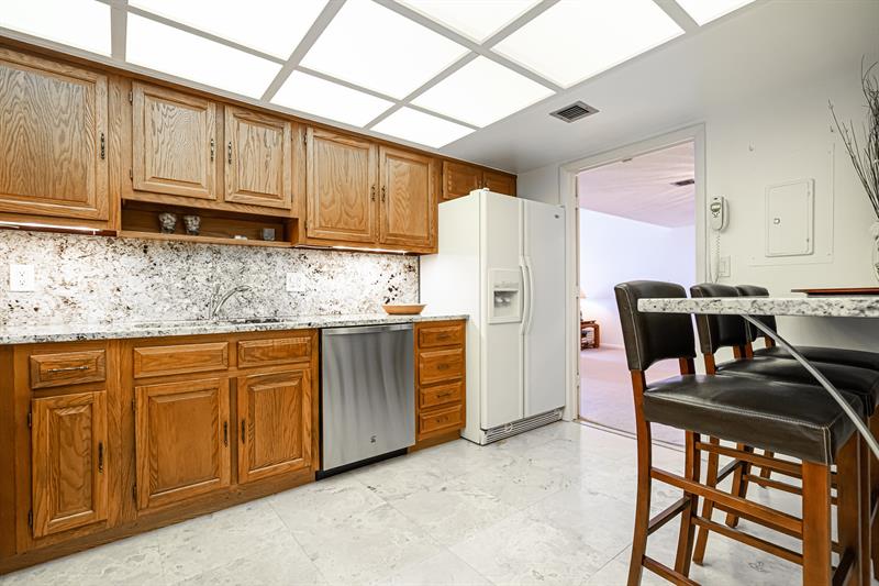Image 21 of 35 For 5000 Ocean Blvd  1609