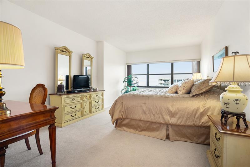 Image 3 of 35 For 5000 Ocean Blvd  1609