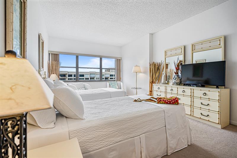 Image 31 of 35 For 5000 Ocean Blvd  1609