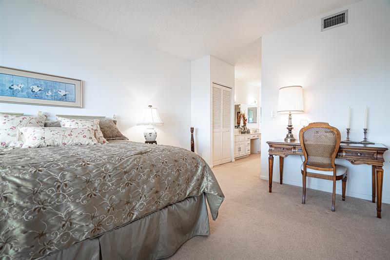 Image 4 of 35 For 5000 Ocean Blvd  1609
