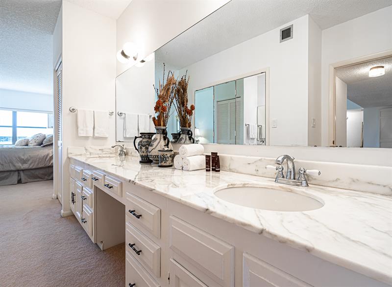 Image 9 of 35 For 5000 Ocean Blvd  1609