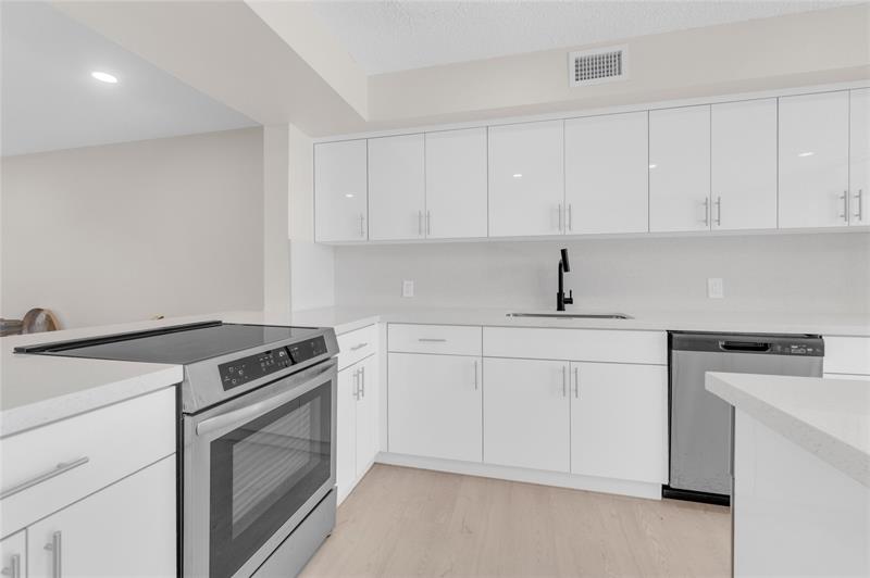 Image 11 of 31 For 11291 16th Ct