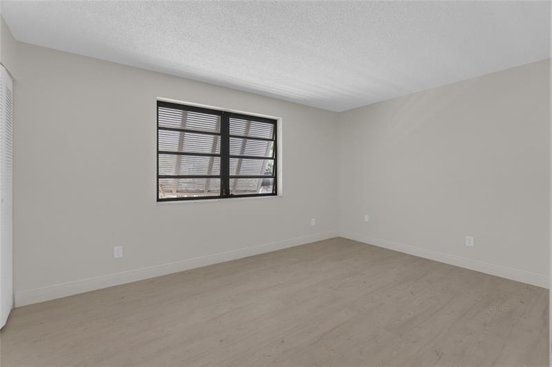 Image 17 of 31 For 11291 16th Ct