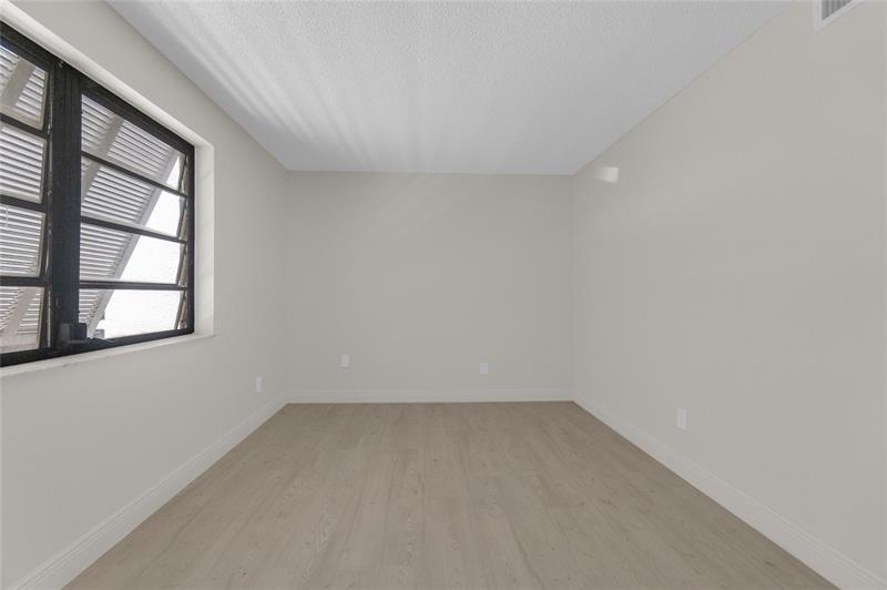Image 18 of 31 For 11291 16th Ct