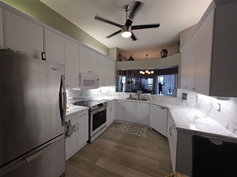 Image 5 of 58 For 7593 Granville Dr  411