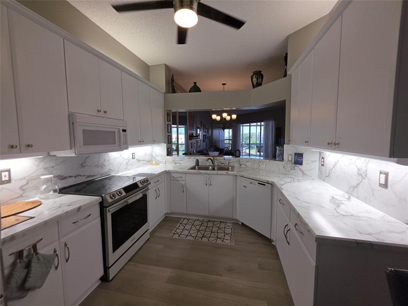 Image 7 of 58 For 7593 Granville Dr  411