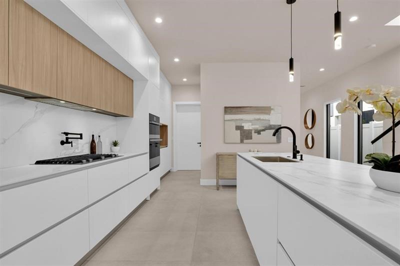 Image 16 of 51 For 920 17th Ave