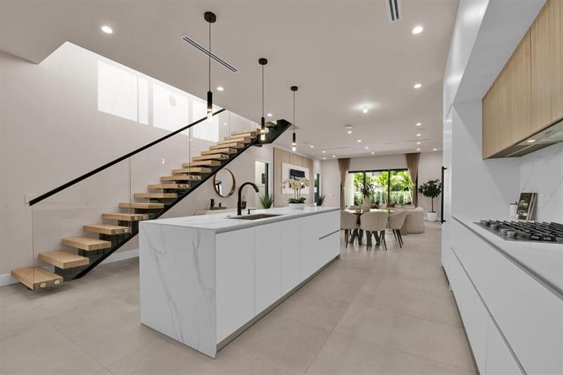 Image 19 of 51 For 920 17th Ave