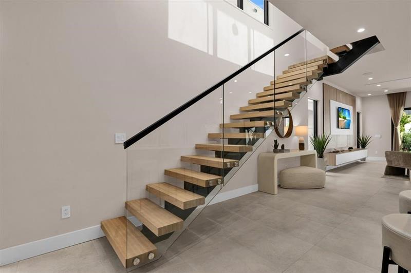 Image 20 of 51 For 920 17th Ave