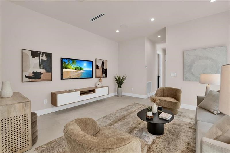 Image 21 of 51 For 920 17th Ave