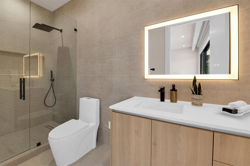 Image 33 of 51 For 920 17th Ave