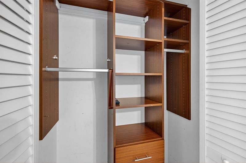 Image 33 of 51 For 115 Lake Emerald Dr  403