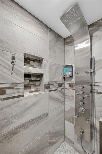 Image 35 of 51 For 115 Lake Emerald Dr  403