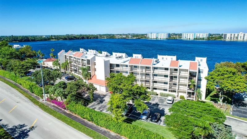 Image 48 of 51 For 115 Lake Emerald Dr  403