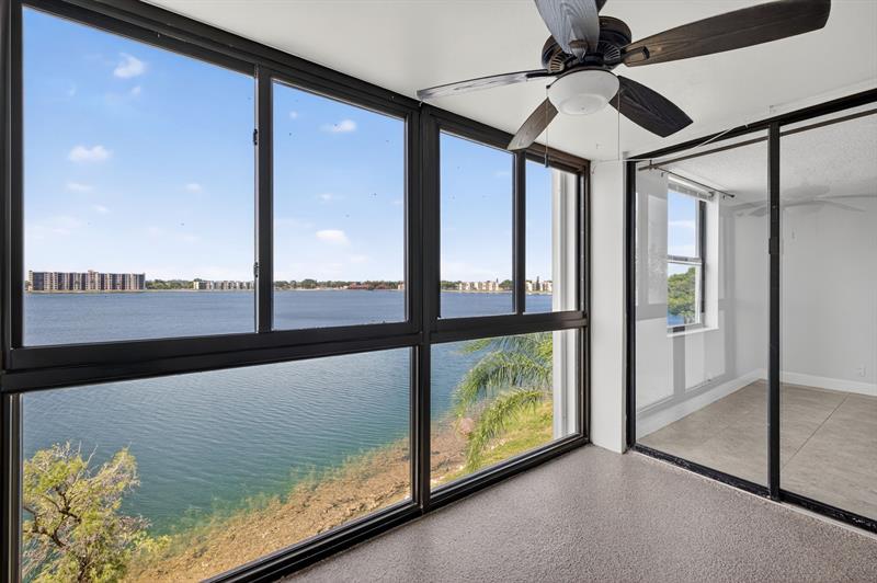 Image 5 of 51 For 115 Lake Emerald Dr  403